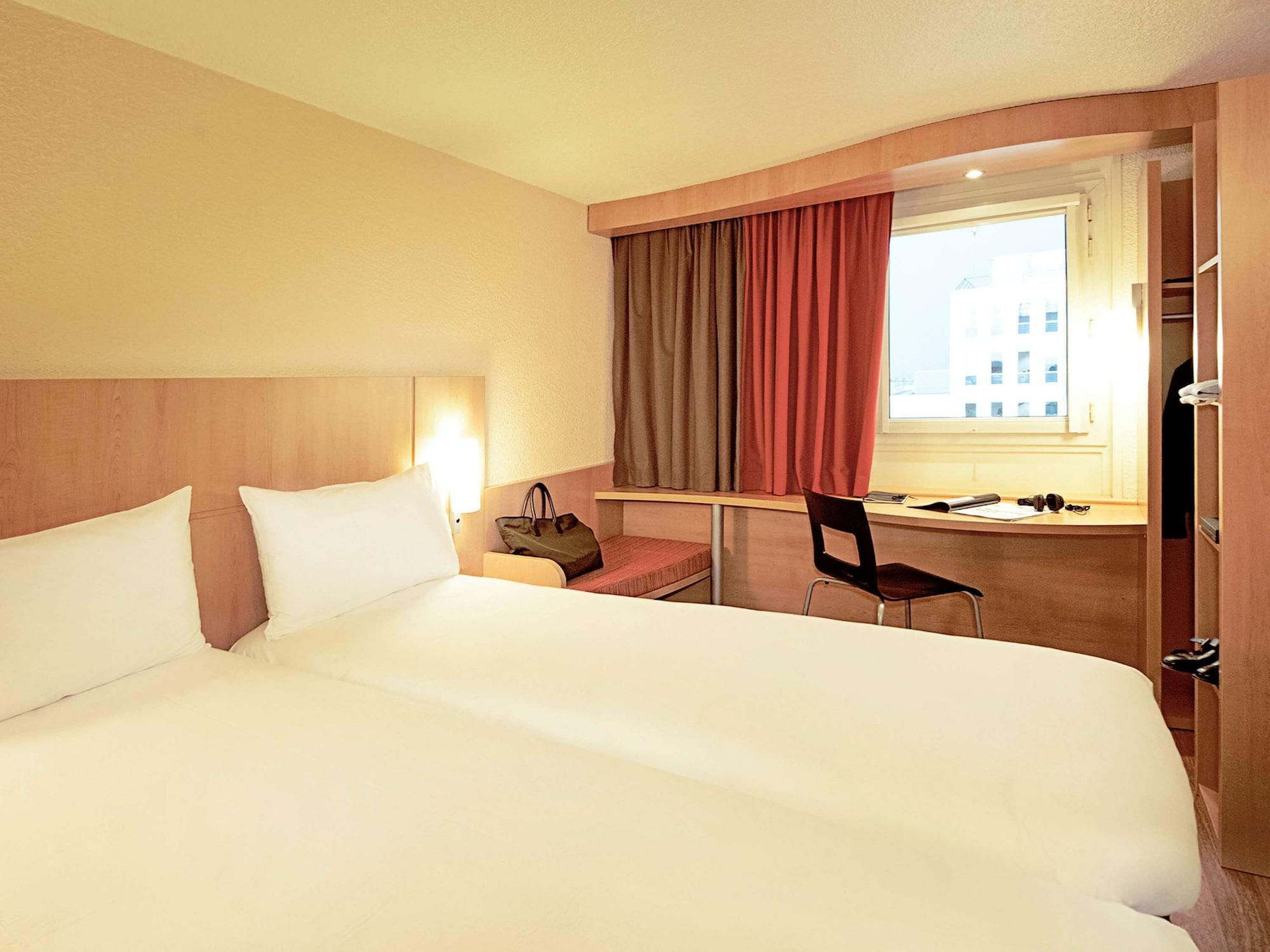 Hotel Ibis Hamburg Alsterring Exterior foto