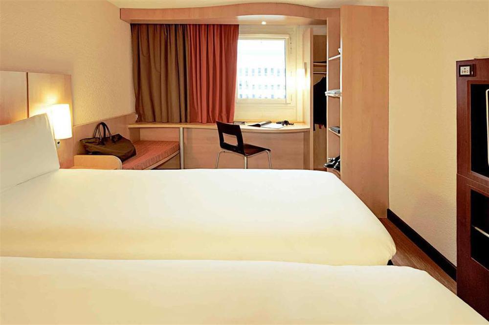Hotel Ibis Hamburg Alsterring Habitación foto