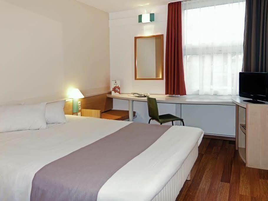 Hotel Ibis Hamburg Alsterring Exterior foto